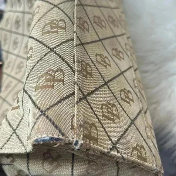 Authentic Dooney & Bourke shoulder Bag - Picture 6 of 6